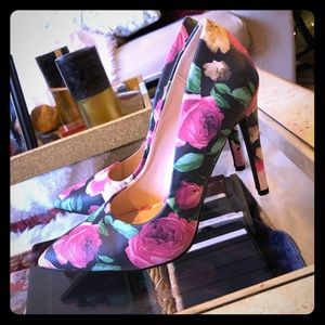 🌸🌸 BEAUTIFUL FLORAL PUMPS 🌸🌸